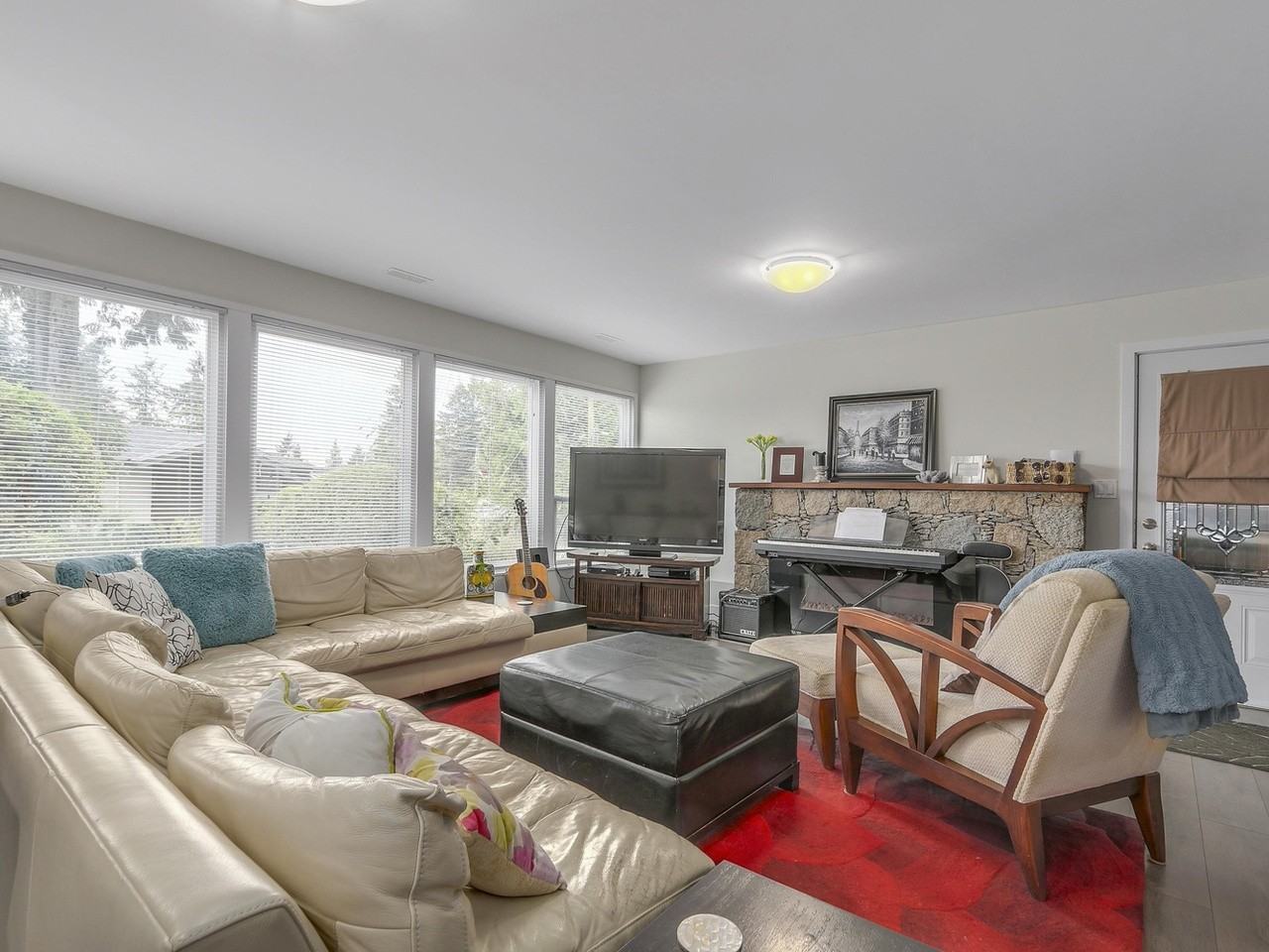 480 Greenway Ave - Photo 3 of 15