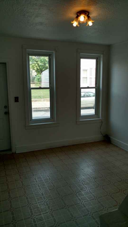 924 Wright St - Photo 2 of 10