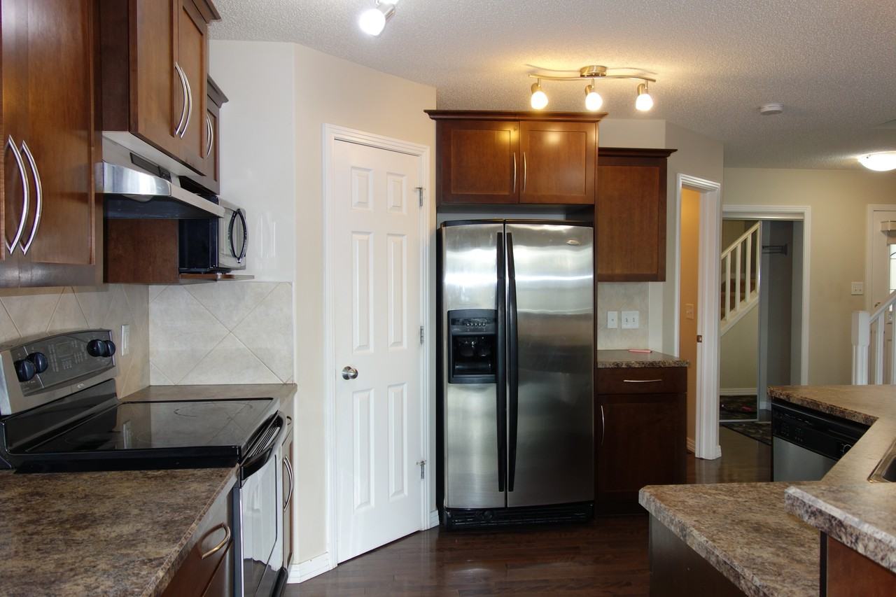 632 61 Street Southwest - Photo 3 of 19