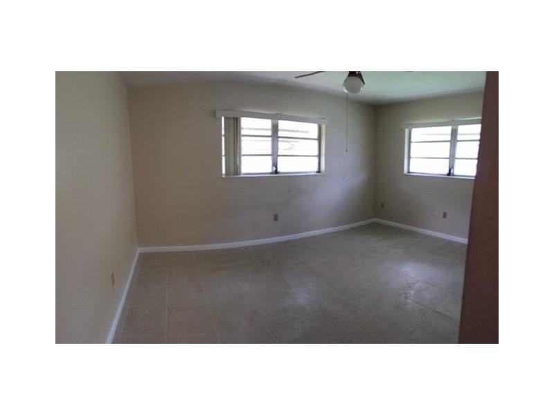 5261 Southwest 89th Avenue - Photo 3 of 6
