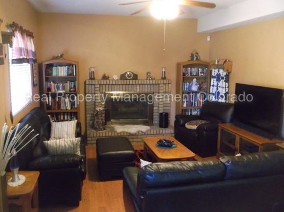 4730 Cove Ct - Photo 2 of 9