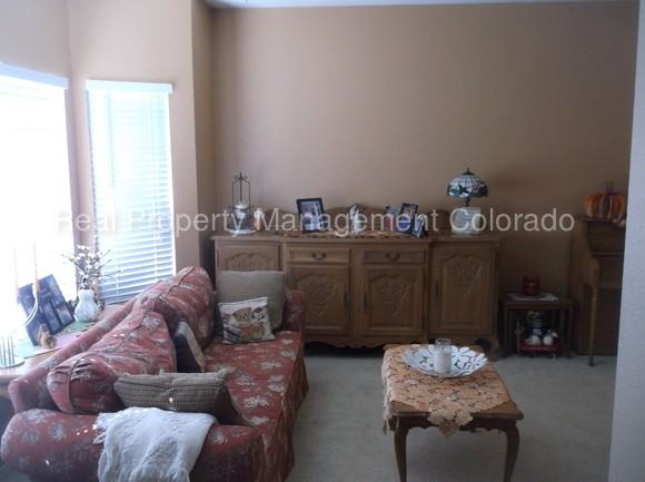 4730 Cove Ct - Photo 3 of 9