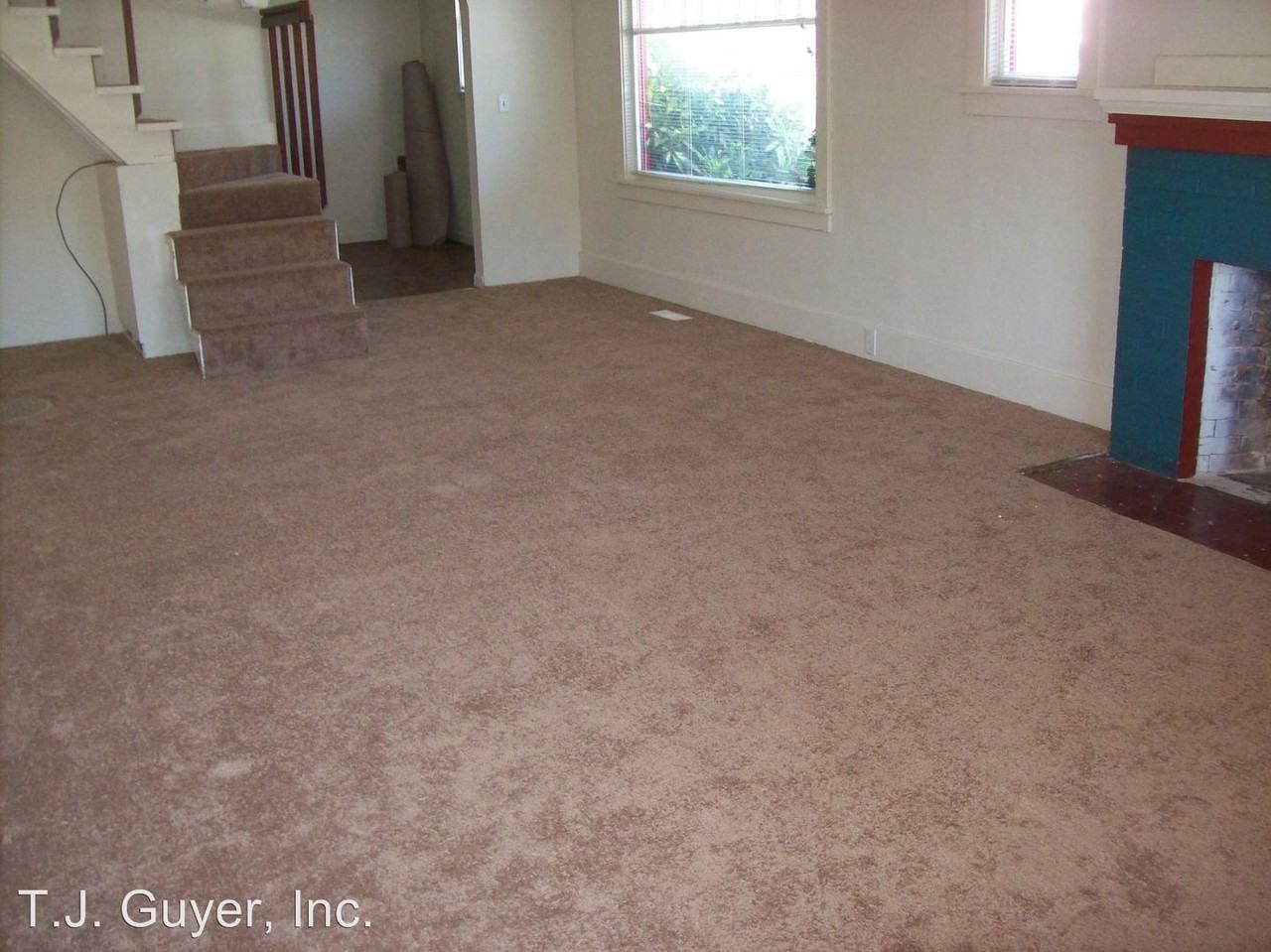 301 S Silver St - Photo 3 of 12