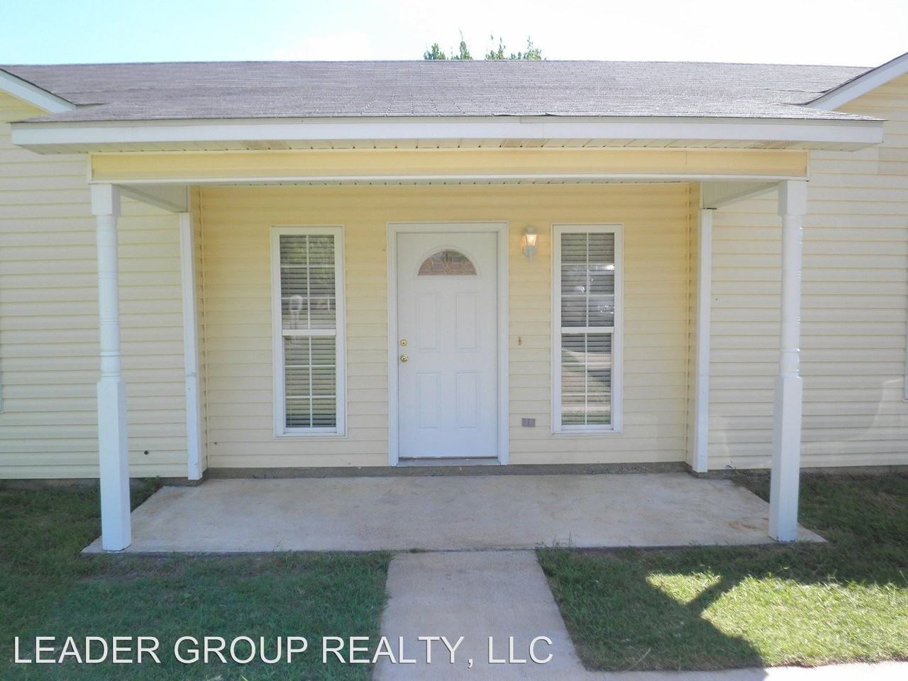 1100 N B St - Photo 3 of 13