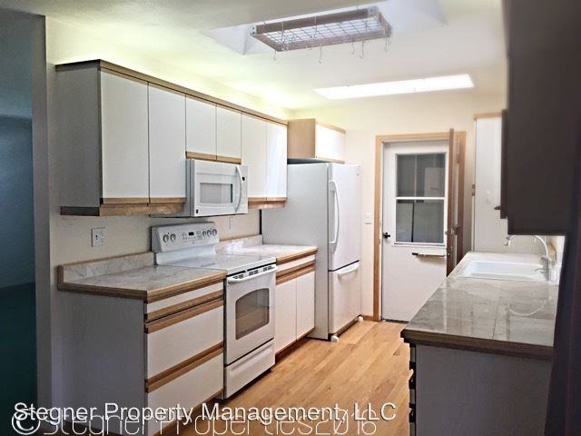 3230 Eagle Dr - Photo 3 of 29