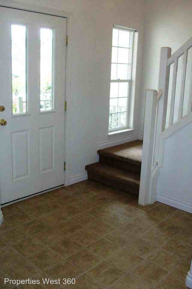 15618 NE 15th Ct - Photo 2 of 12