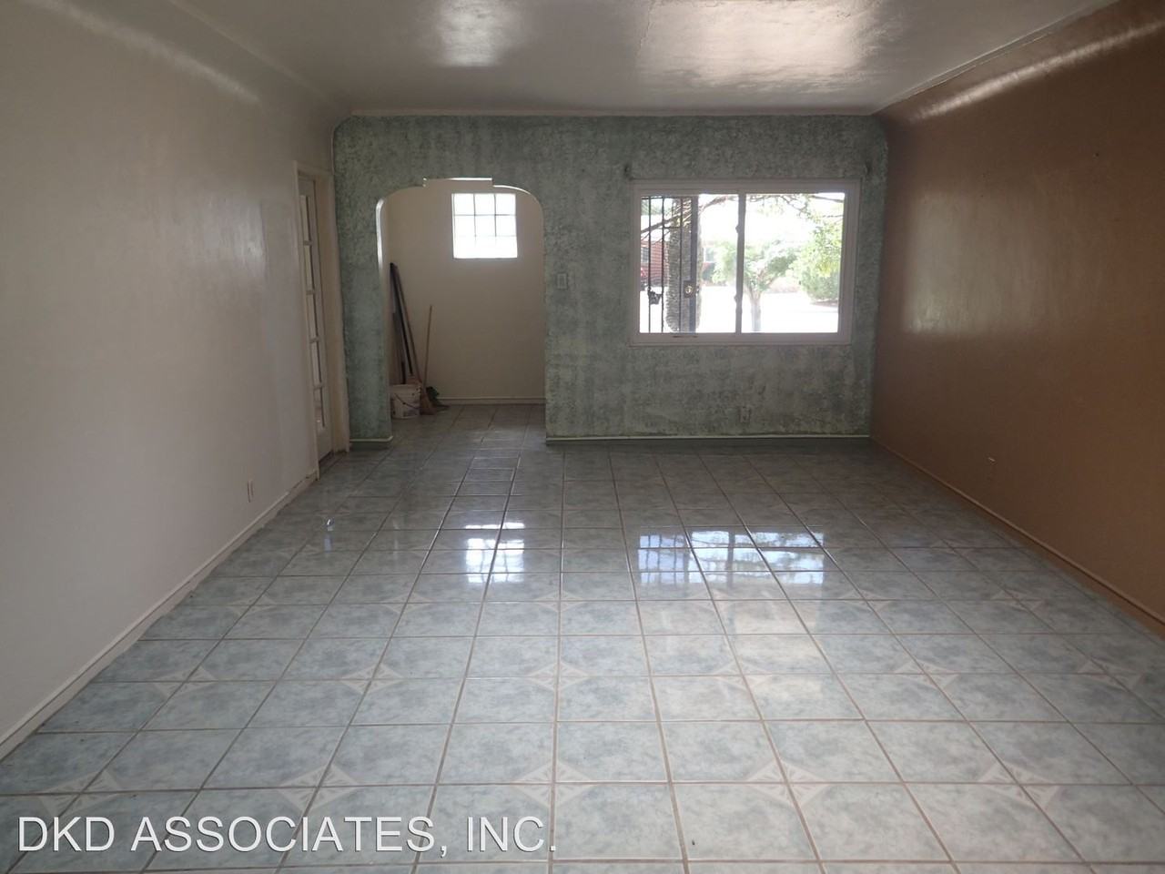 4411 Leeds Ave - Photo 3 of 17