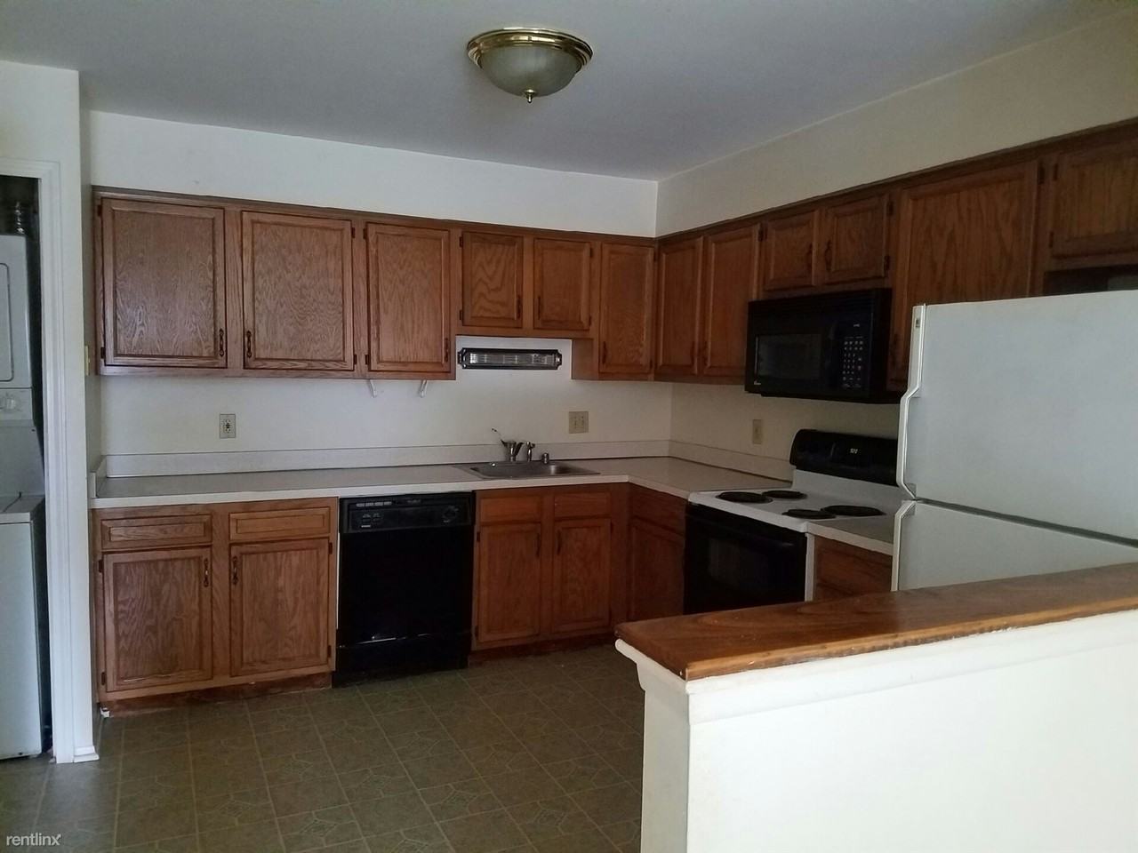 333 Spring St - Photo 3 of 3