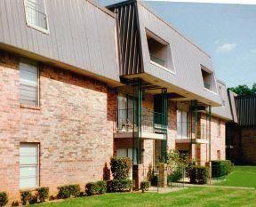 4223 Lakeshore Dr - Photo 2 of 3