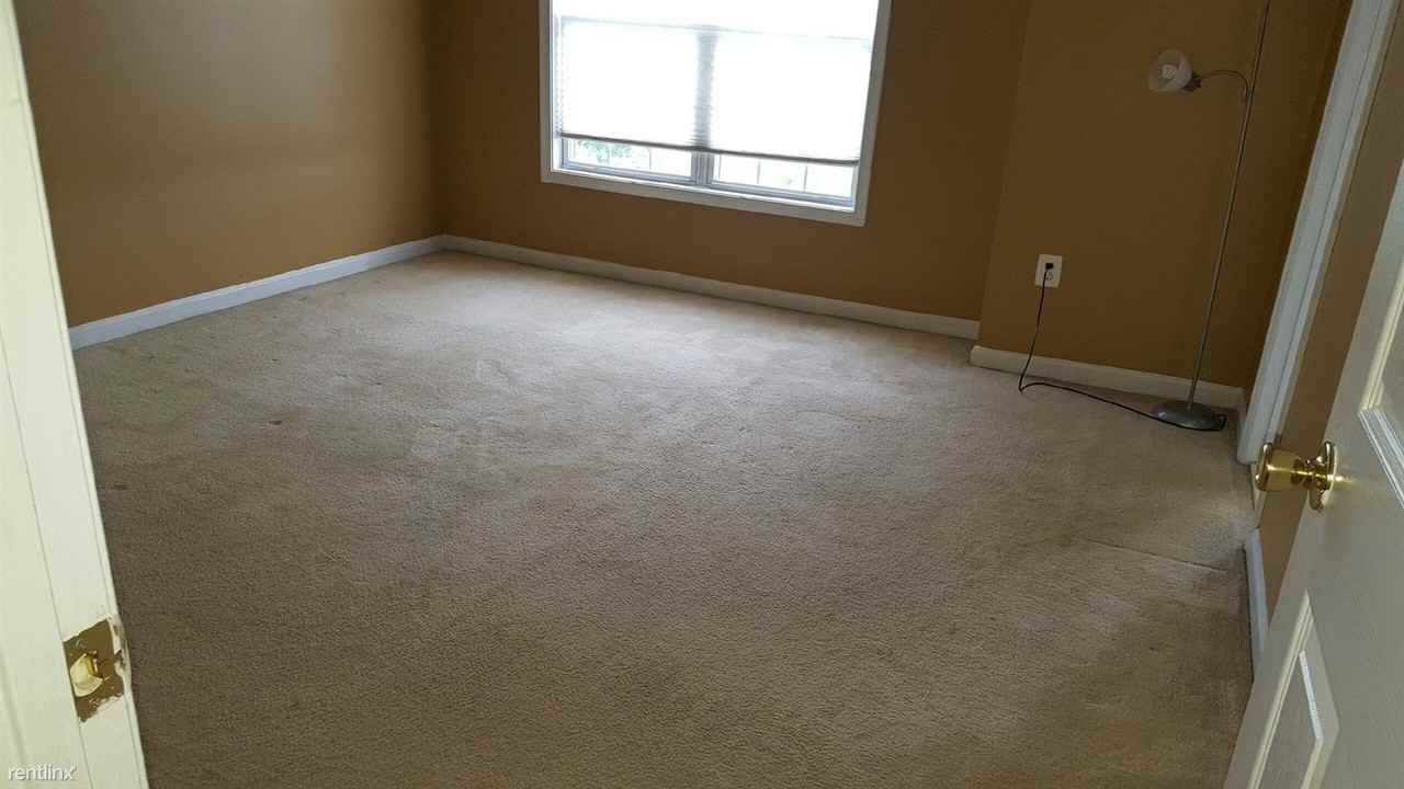 442 Stanton Pl - Photo 3 of 5