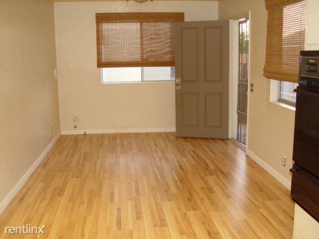 870 40th St - Photo 3 of 9