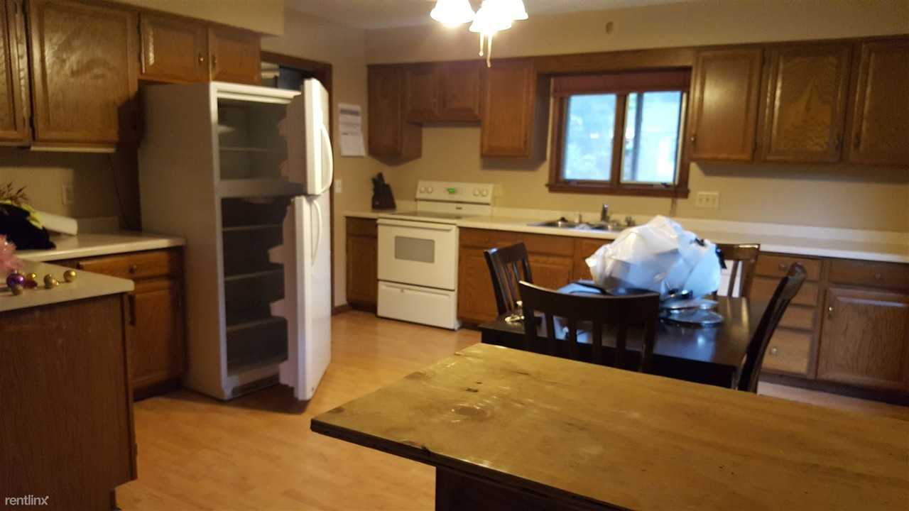 402 E Washington St - Photo 3 of 3