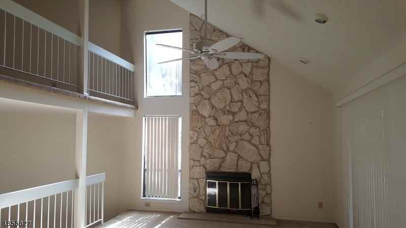 131 Kingsberry Dr - Photo 2 of 8