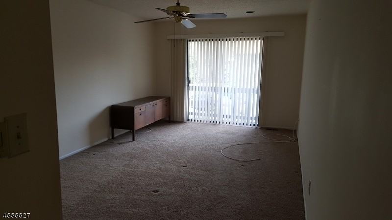 131 Kingsberry Dr - Photo 3 of 8