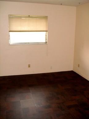 413 Burbank Ave - Photo 2 of 4