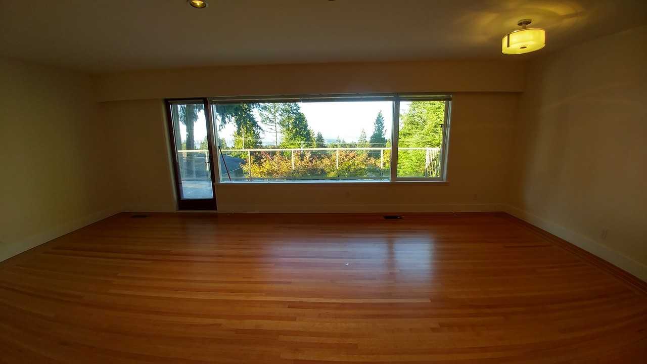 733 Blueridge Avenue - Photo 3 of 8