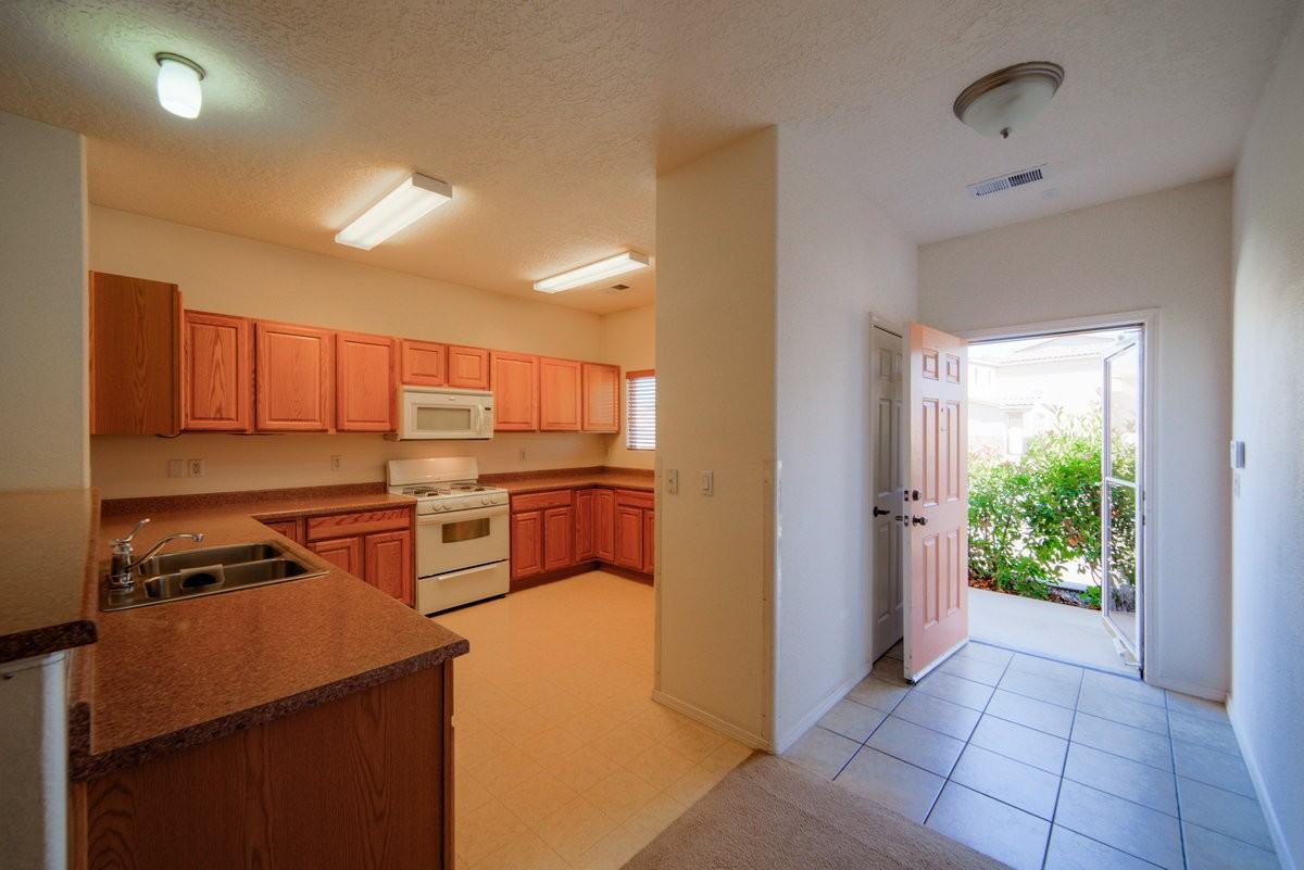 13632 Mountain W Ct SE - Photo 2 of 41