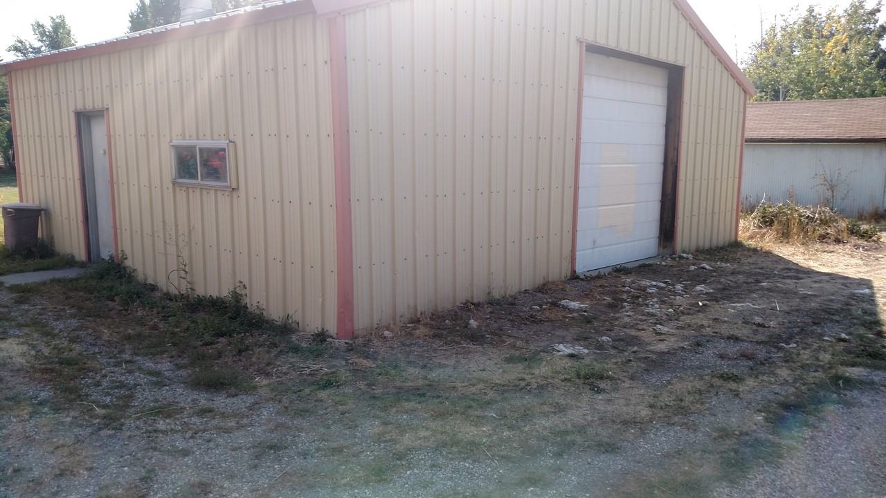 341 E 2nd N - Photo 3 of 3