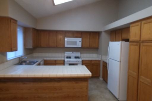 1642 E Washington Ave - Photo 3 of 9