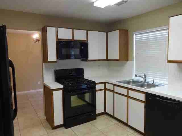 16107 Hilton Head Ln - Photo 3 of 9