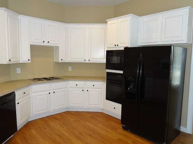 2809 Lakehollow Ln - Photo 3 of 11