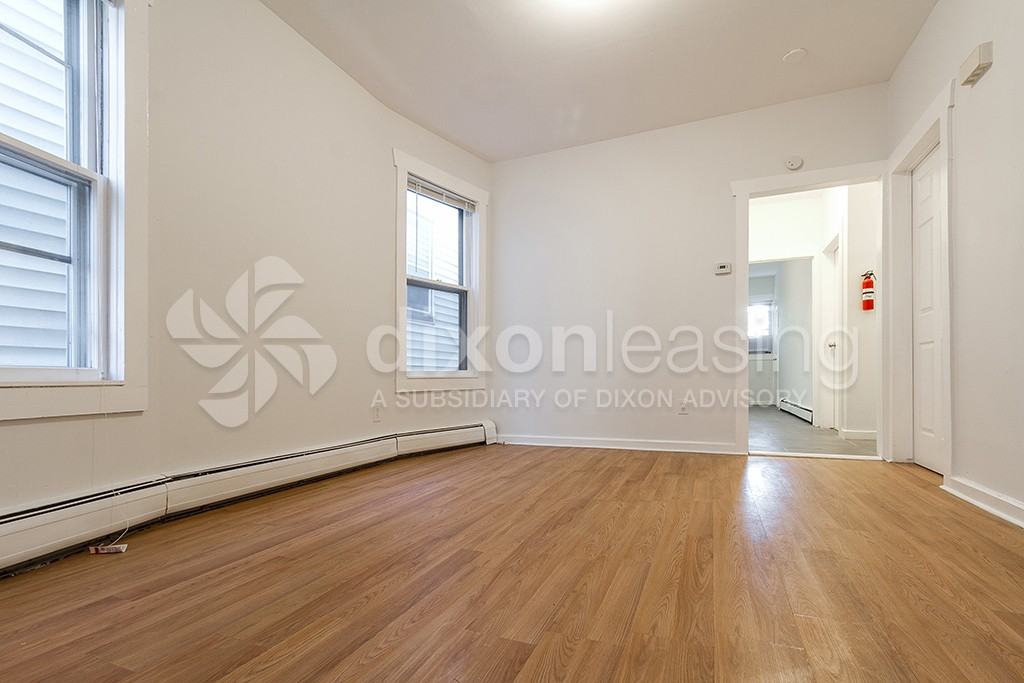 213 Myrtle Ave - Photo 2 of 12