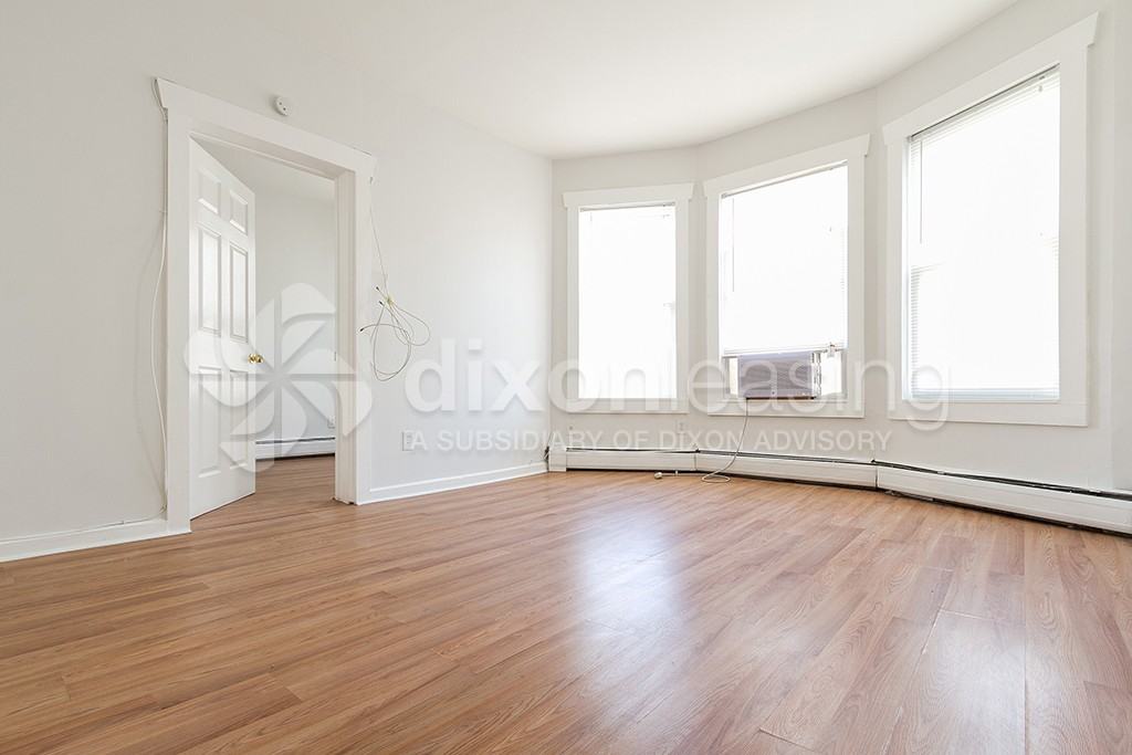 213 Myrtle Ave - Photo 3 of 12