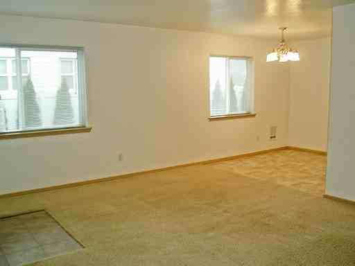 7241 SE Division St - Photo 3 of 7