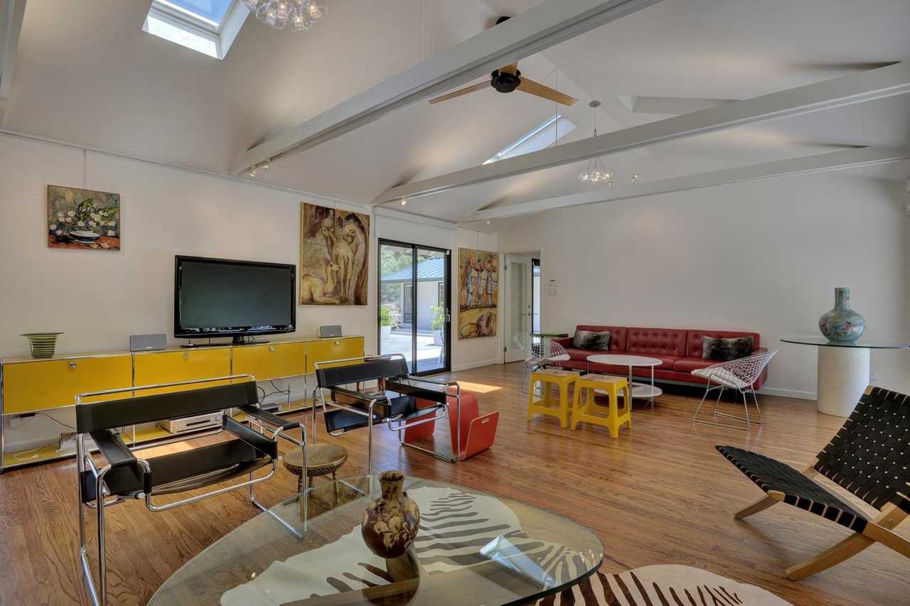 10 Grove Dr - Photo 3 of 11