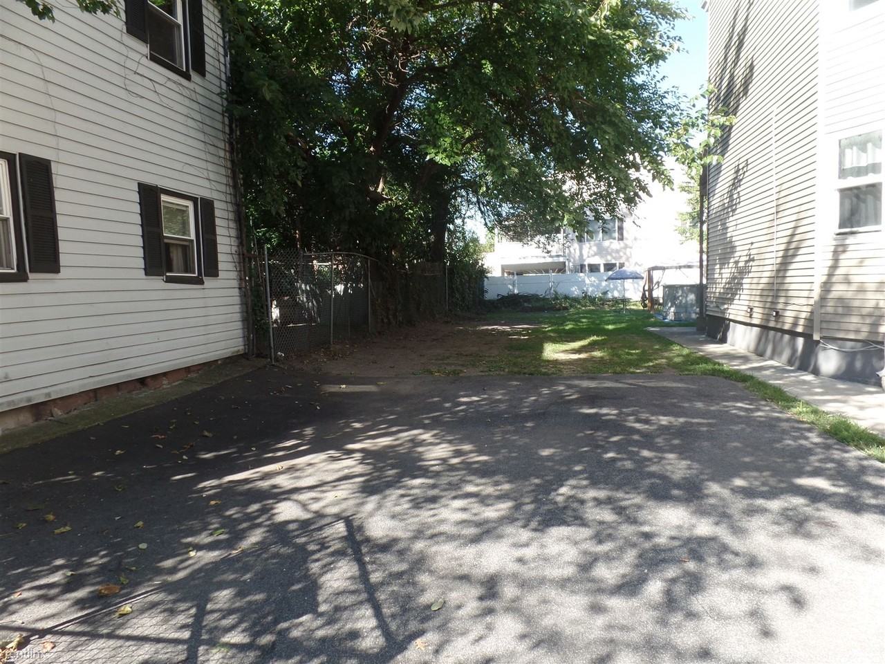 576 E 22nd St - Photo 2 of 7