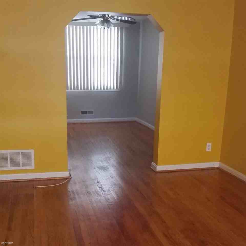 727 Umbra St - Photo 3 of 6