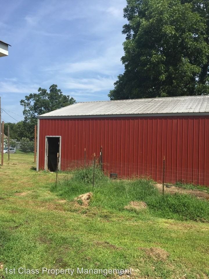 927 Apple St - Photo 2 of 2