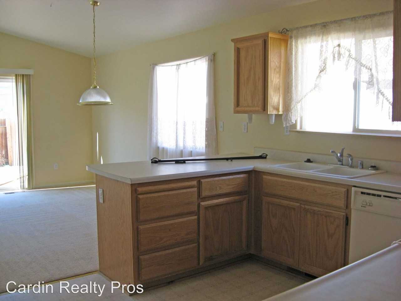 719 Fall St - Photo 2 of 11