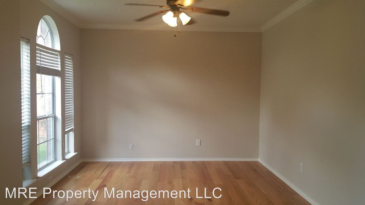 4712 Park Bend Dr - Photo 2 of 11