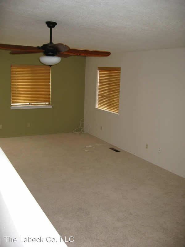 1321 Lafayette Dr NE - Photo 3 of 12