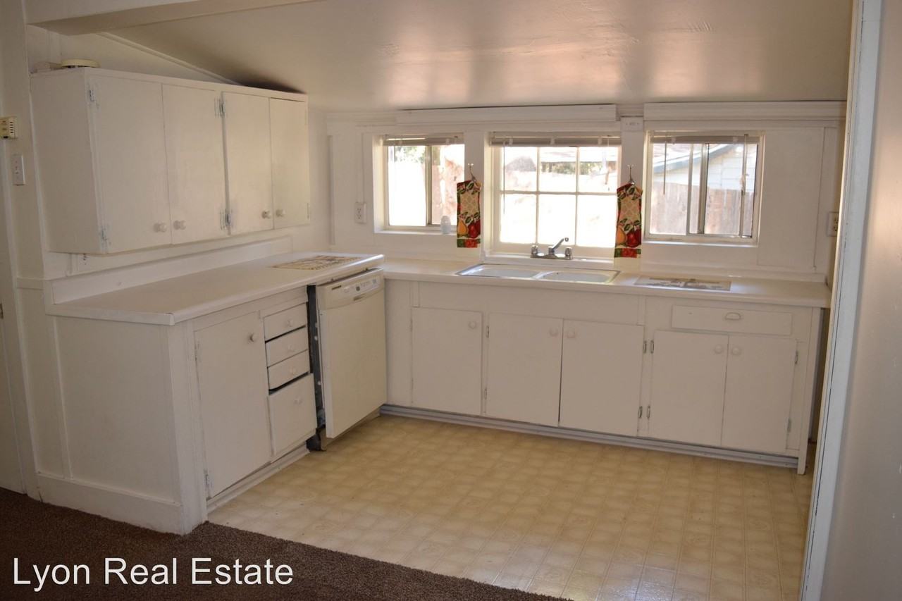 24555 Lowe St - Photo 3 of 3