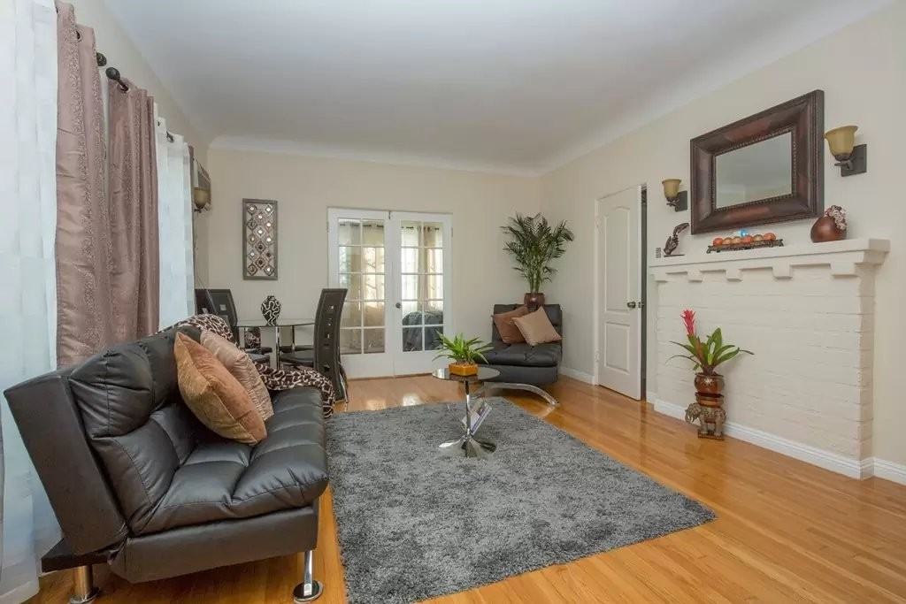 1347 N Mansfield Ave - Photo 2 of 15