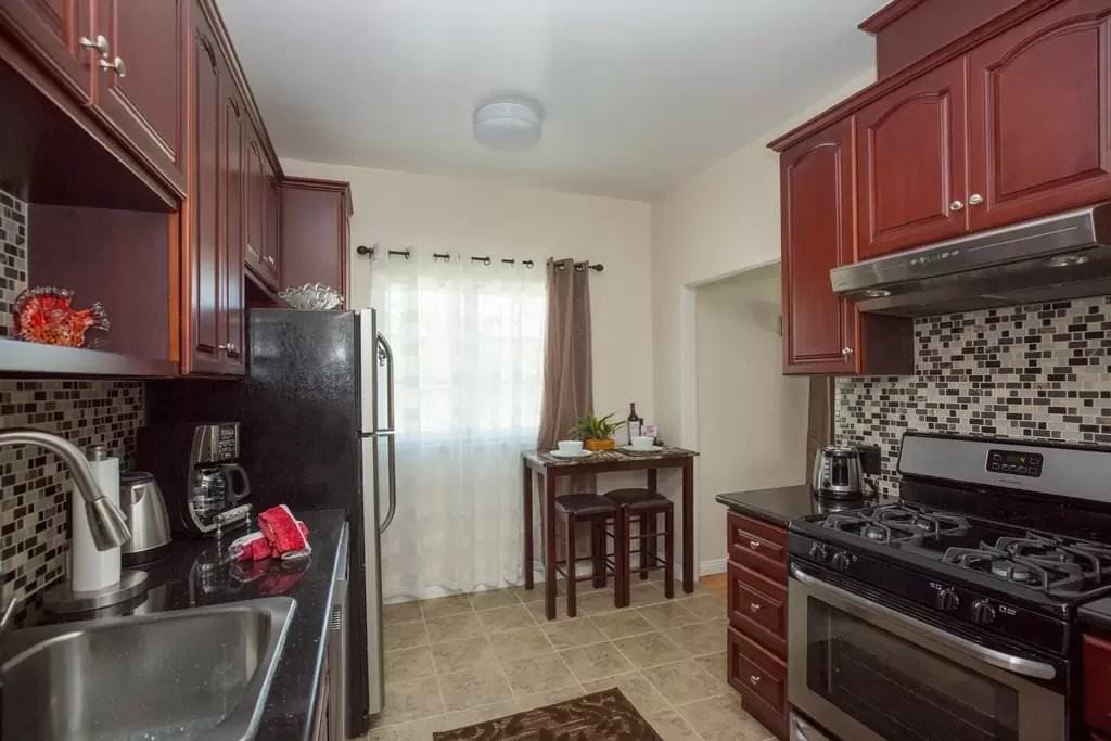 1347 N Mansfield Ave - Photo 3 of 15