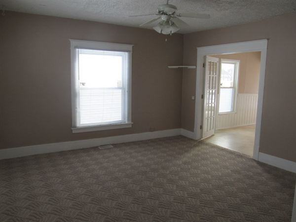719 W Lincoln Ave - Photo 2 of 9