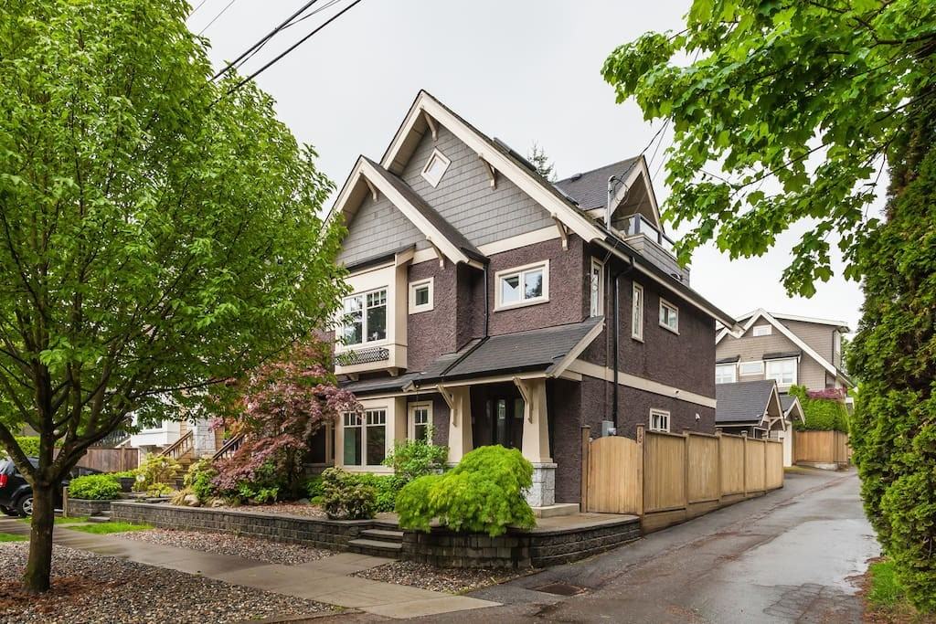 890 West 23rd Avenue - Photo 2 of 18