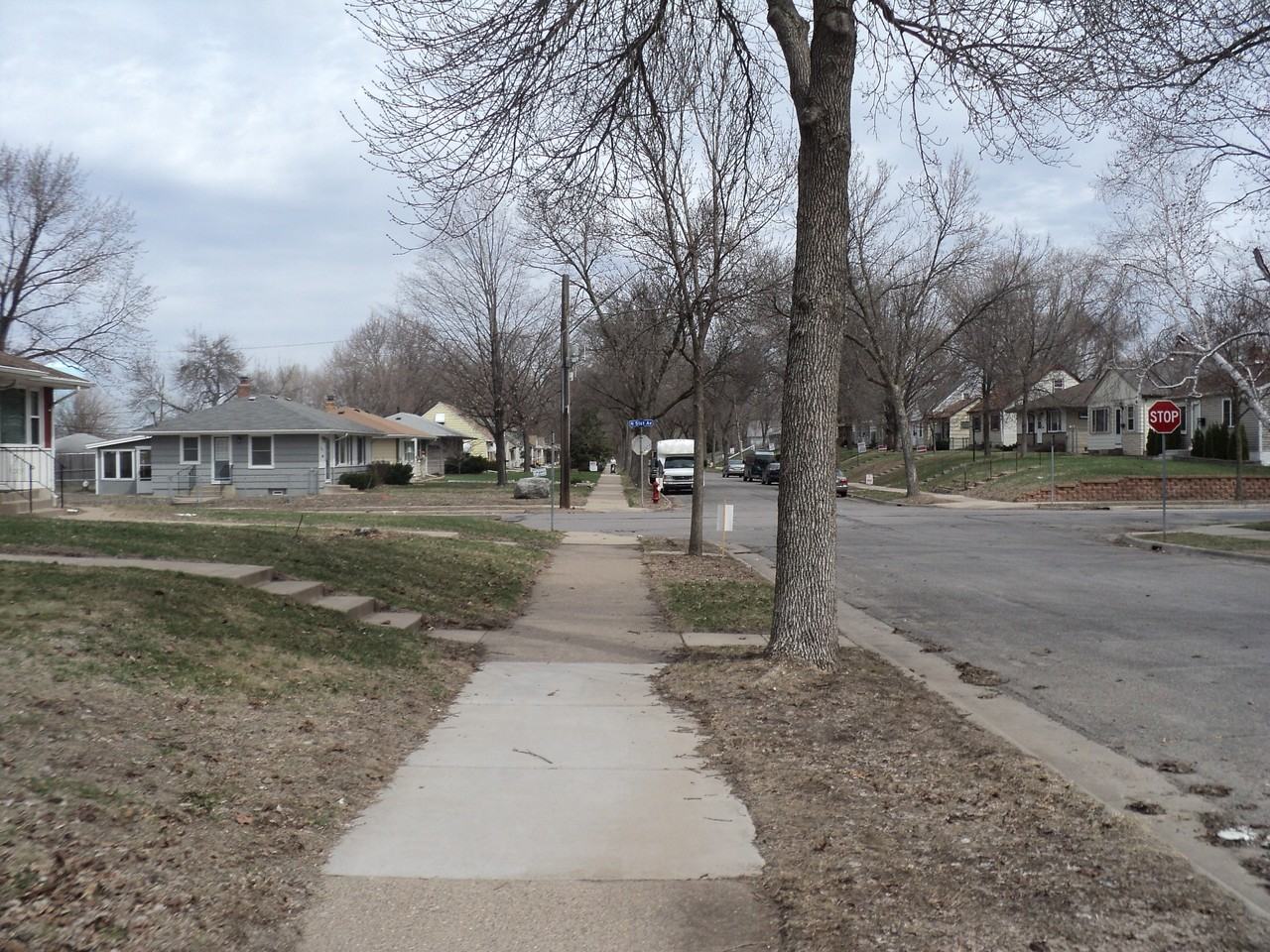 5049 Sheridan Ave N - Photo 3 of 34