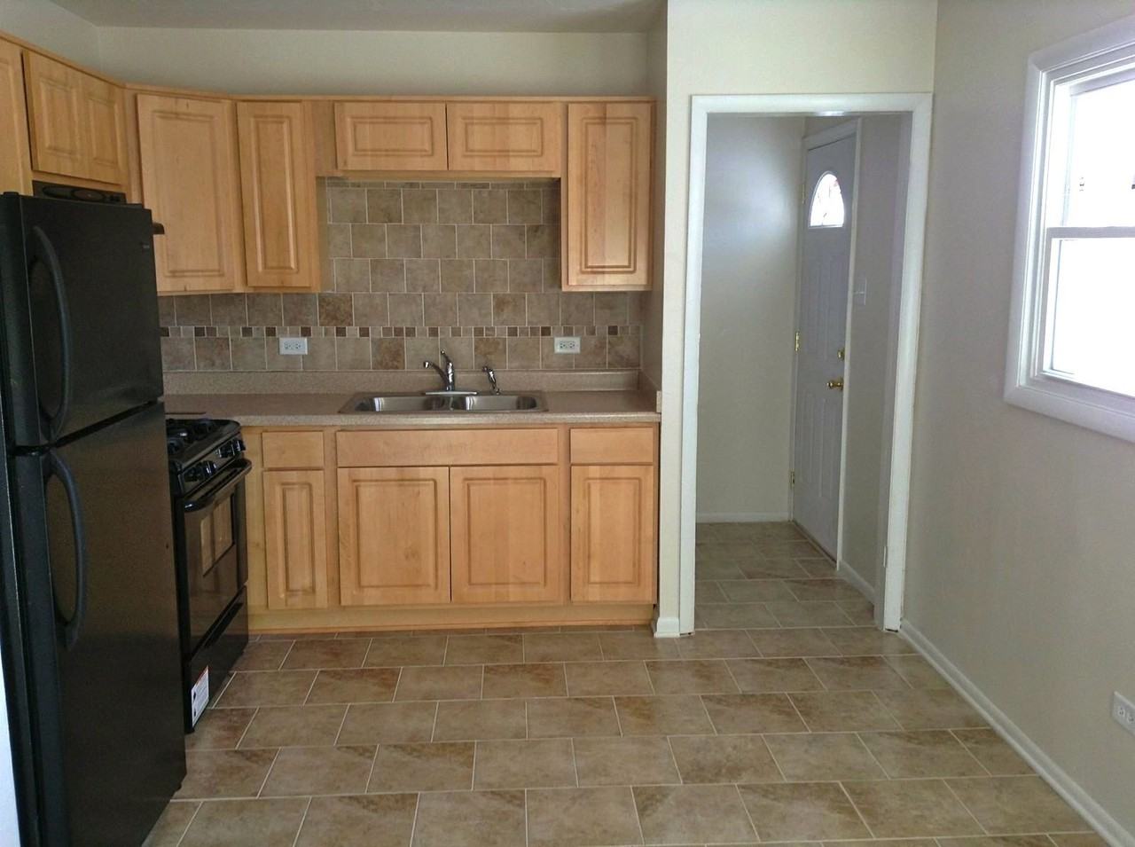 716 Blackhawk Dr - Photo 2 of 14