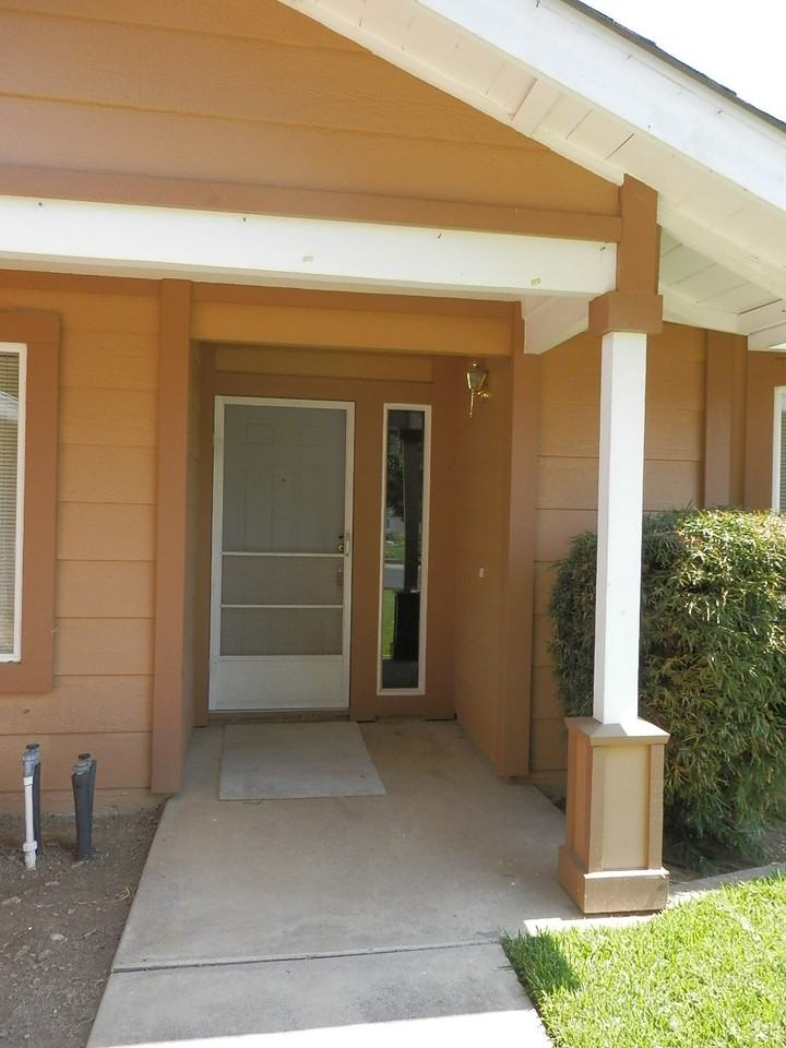 108 Mesquite Ct - Photo 2 of 16