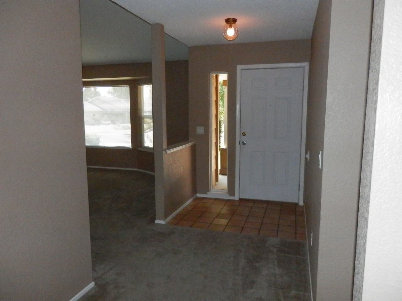 108 Mesquite Ct - Photo 3 of 16
