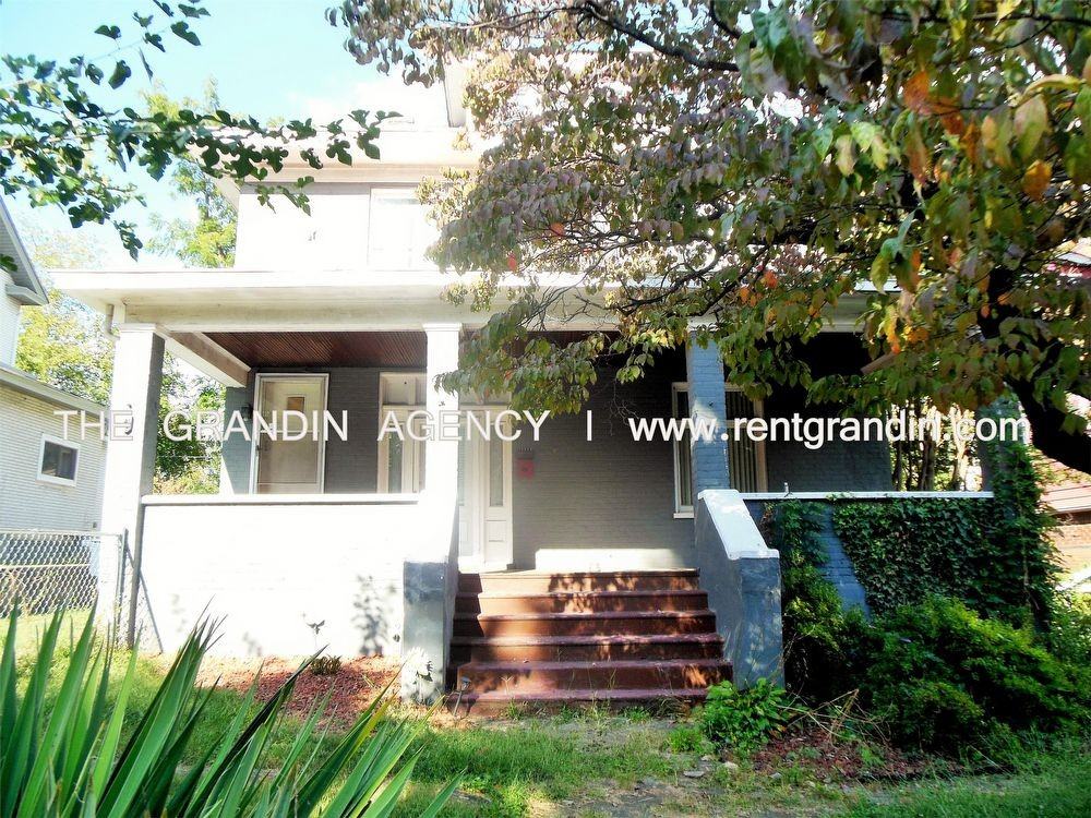 1211 Wasena Terrace SW - Photo 3 of 35