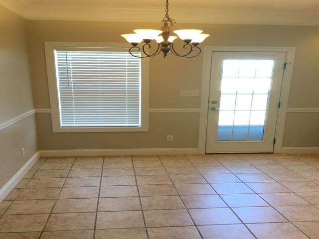 1131 Longwood Dr - Photo 3 of 5