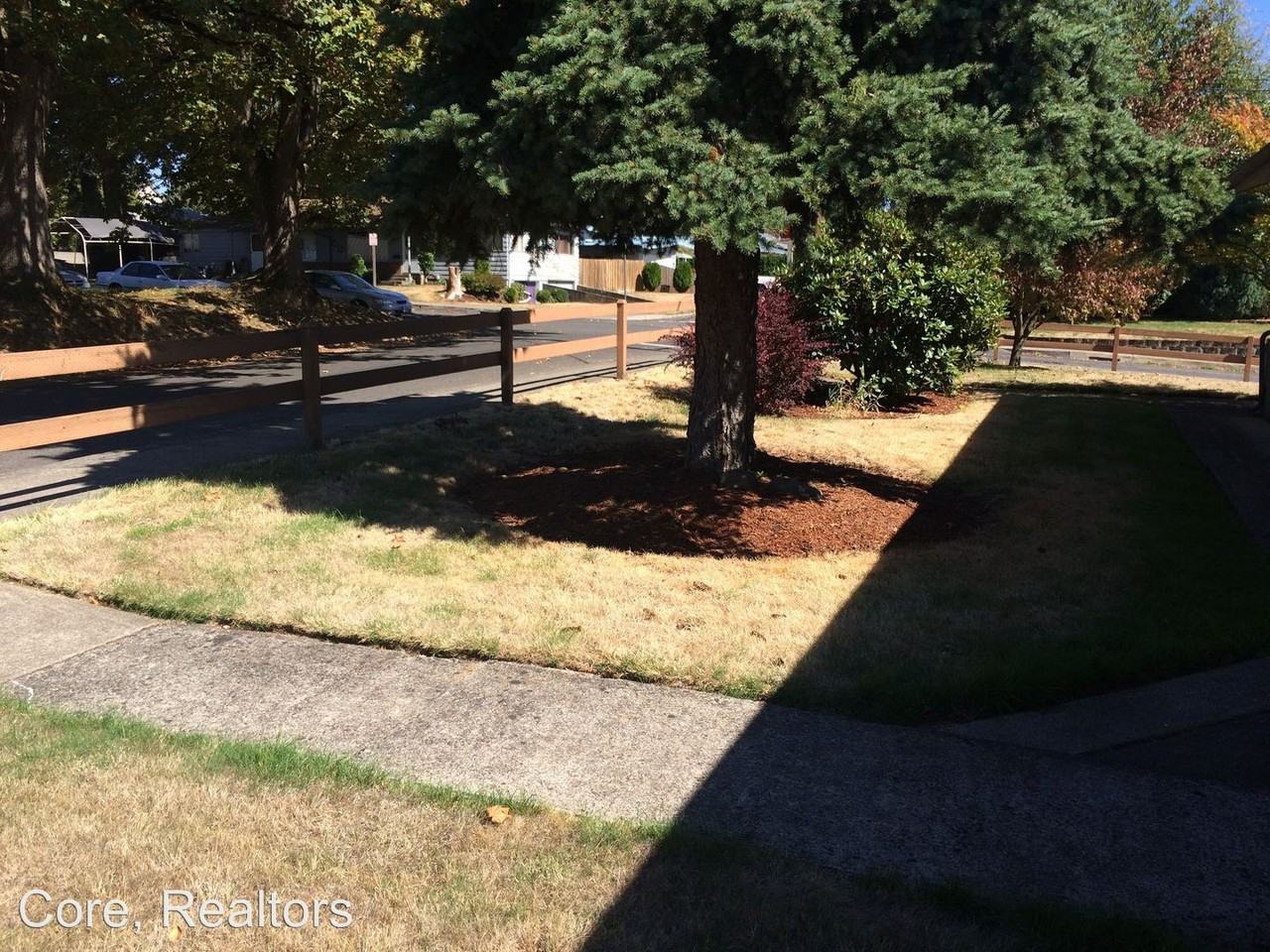 4138 SE Washington St - Photo 2 of 12