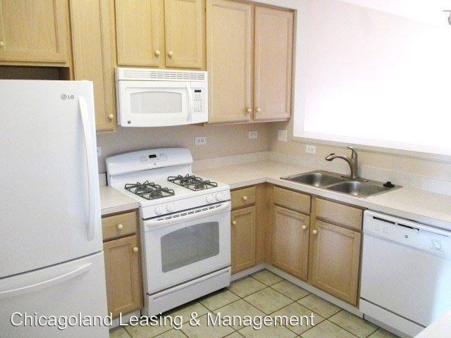 3043 Kentshire Cir - Photo 3 of 10