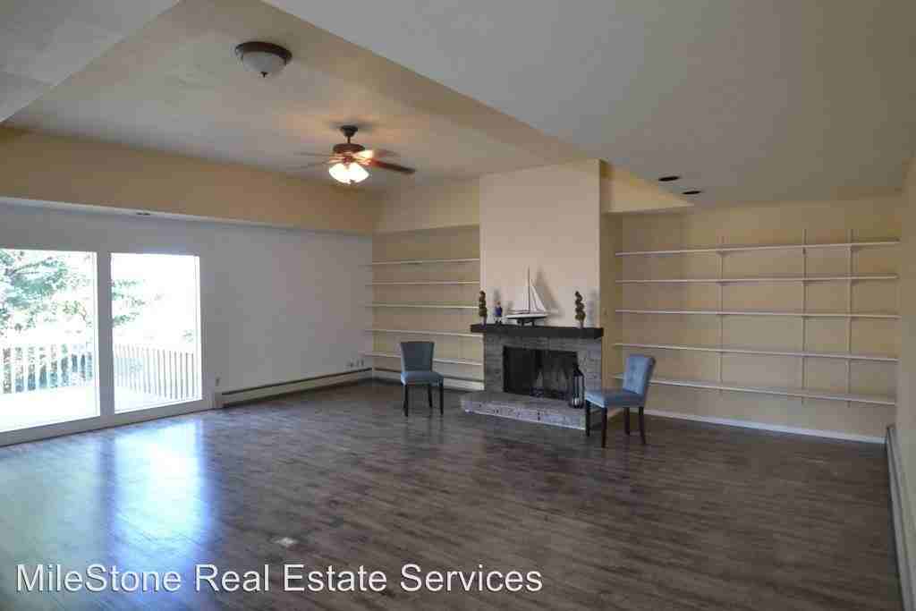 1729 Woodmoor Dr