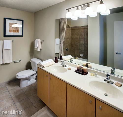 225 N Columbus Dr - Photo 3 of 13